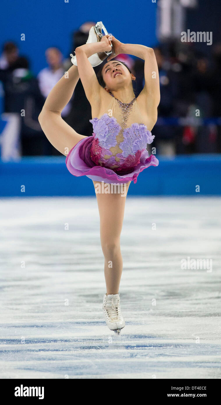 Sochi, Russie. Feb 8, 2014. Mao Asada, Japon, effectue pendant la courte de la femme Programme de danse à l'Iceberg Skating Palace pendant les Jeux Olympiques d'hiver de 2014 à Sotchi. Crédit : Paul Kitagaki Jr./ZUMAPRESS.com/Alamy Live News Banque D'Images