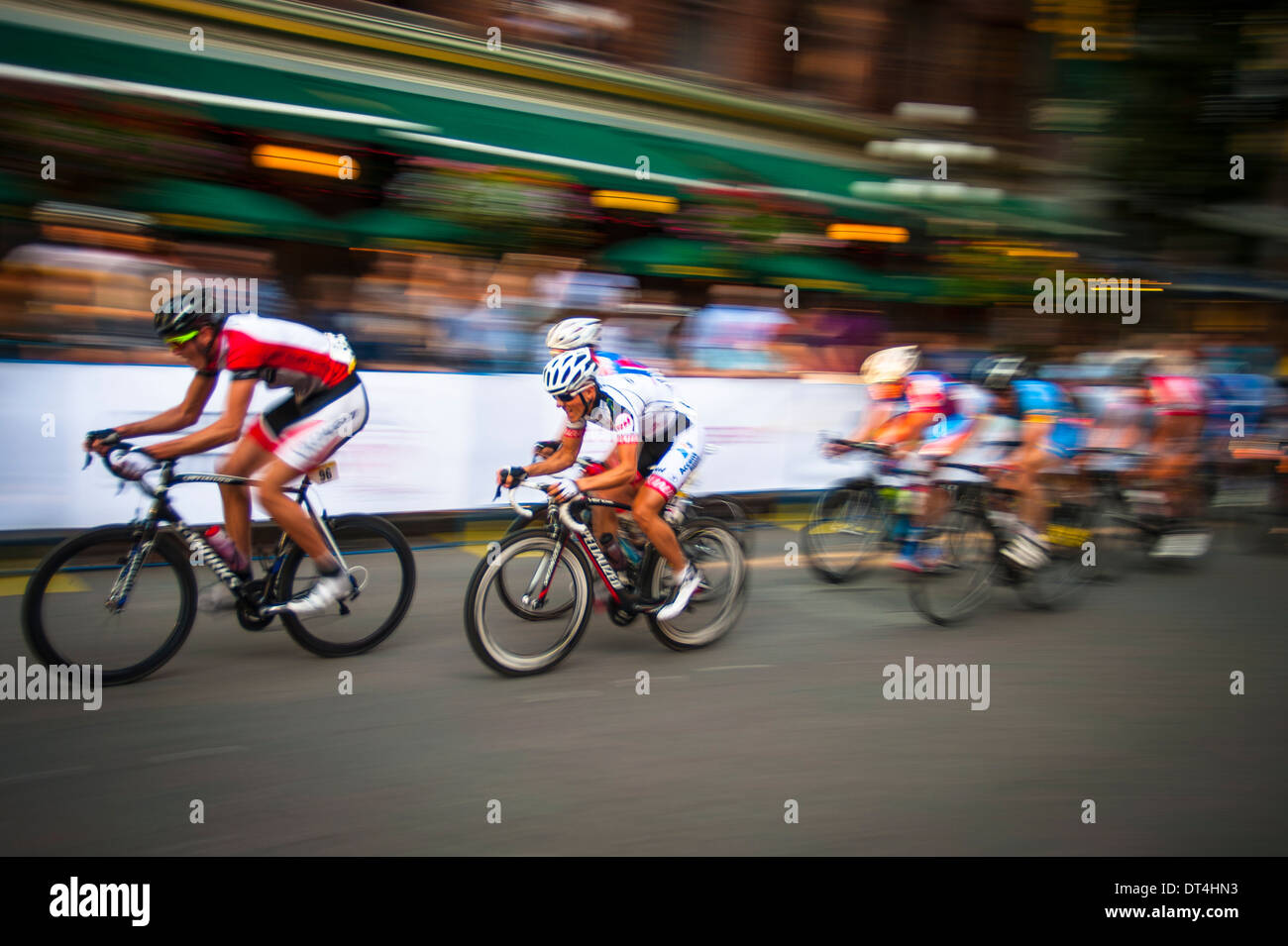 Vancouver (Colombie-Britannique), - le 10 juillet : les hommes et les femmes participent à la 2013 Gastown Grand Prix cycliste, 10 juillet 2013. Banque D'Images