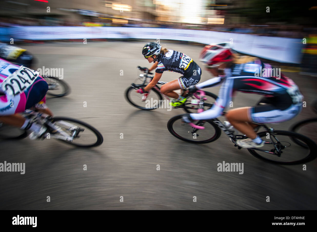 Vancouver (Colombie-Britannique), - le 10 juillet : les hommes et les femmes participent à la 2013 Gastown Grand Prix cycliste, 10 juillet 2013. Banque D'Images