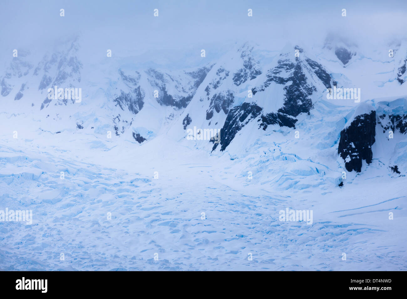 Glaciar et montagnes en Antarctique Banque D'Images