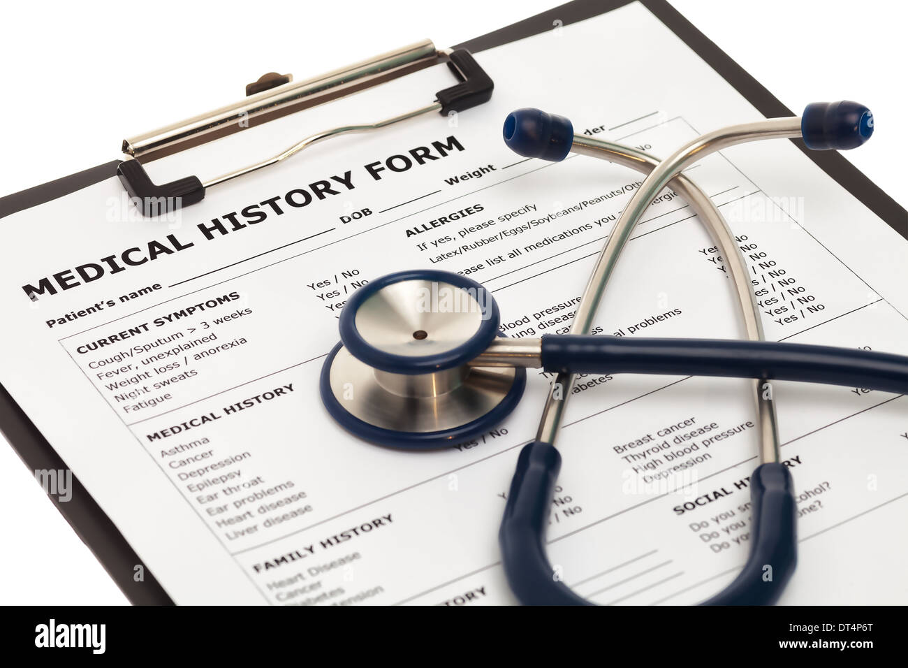 Formulaire d'antécédents médicaux on clipboard with stethoscope Banque D'Images