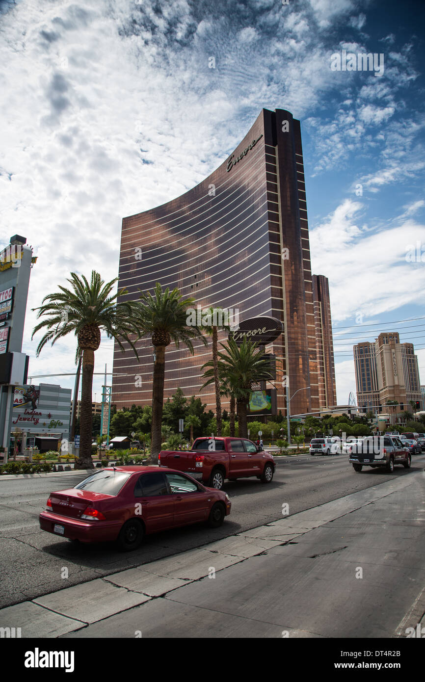 Encore Casino Resort Hotel, Las Vegas, Nevada, USA, casino, bronze, verre ciel bleu, voitures, Las Vegas Boulevard, United States Banque D'Images