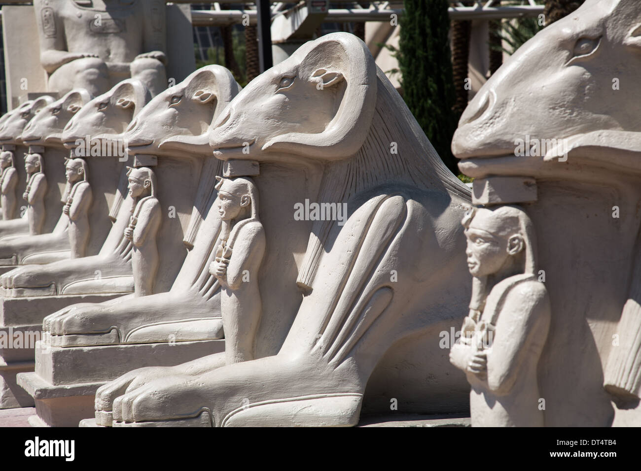 Hôtel Luxor Las Vegas avec des répliques du Sphinx, pyramide égyptienne et d'autres icônes, situé sur Las Vegas Boulevard, Banque D'Images