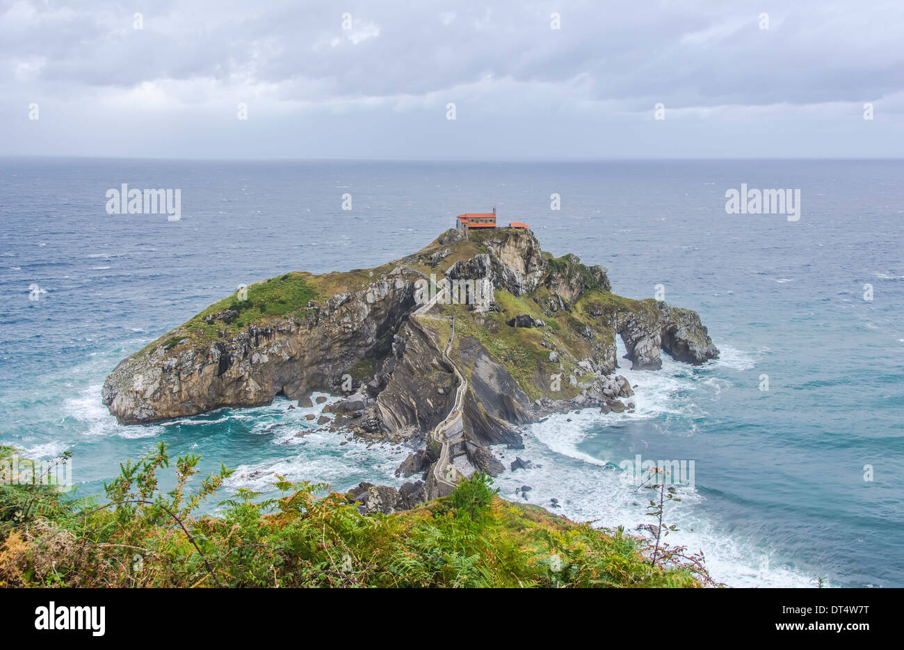 Vue sur San Juan de Gaztelugatxe, Côte Basque en Espagne Banque D'Images