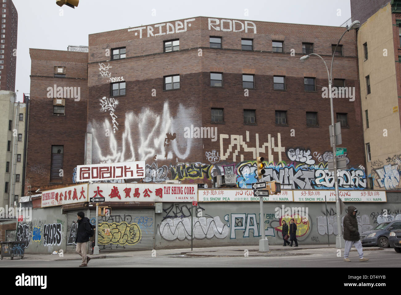 Coin de division et Allen rues, lower east side, Chinatown, quartier de New York. Banque D'Images