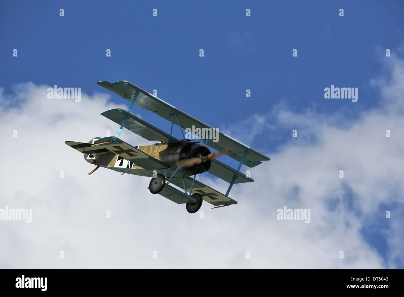 Fokker DR1 triplan allemand Première Guerre mondiale réplique des avions de chasse volant à Dunsfold 'Wings and Wheels' Airshow Banque D'Images
