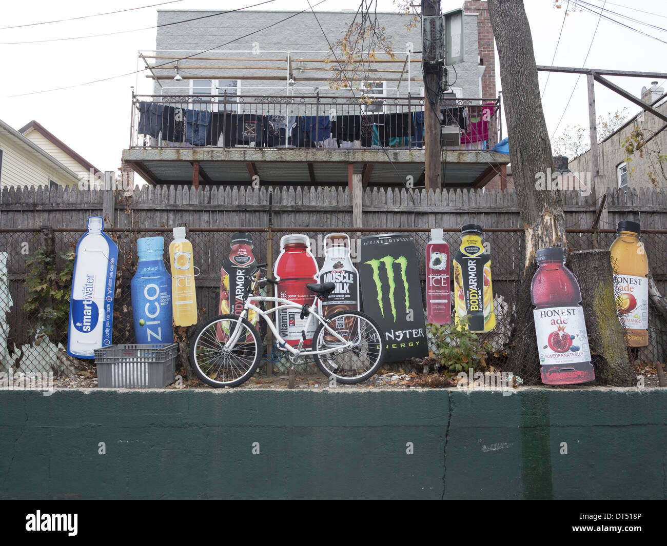 Découpes produit dans le stationnement d'un marché de quartier à Brooklyn, New York. Banque D'Images