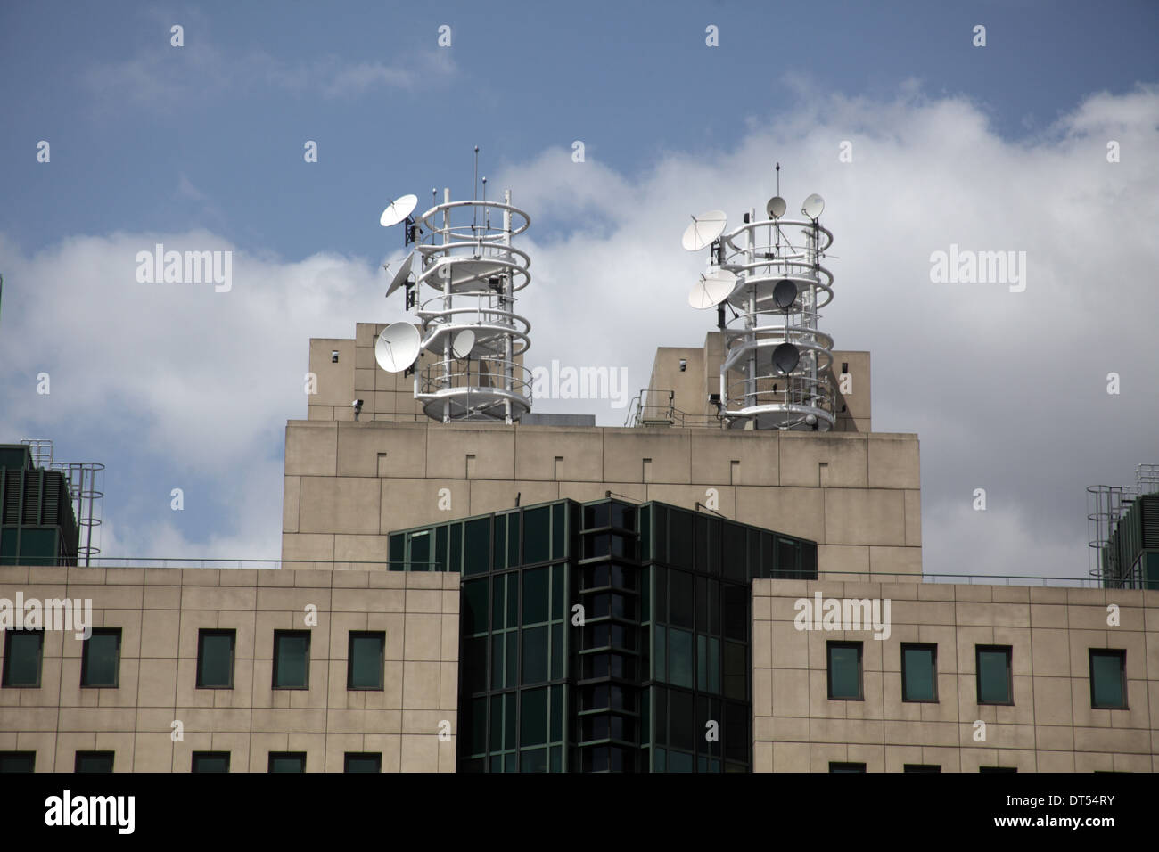 Tours de télécommunications sur le MI5 Building, Londres Banque D'Images