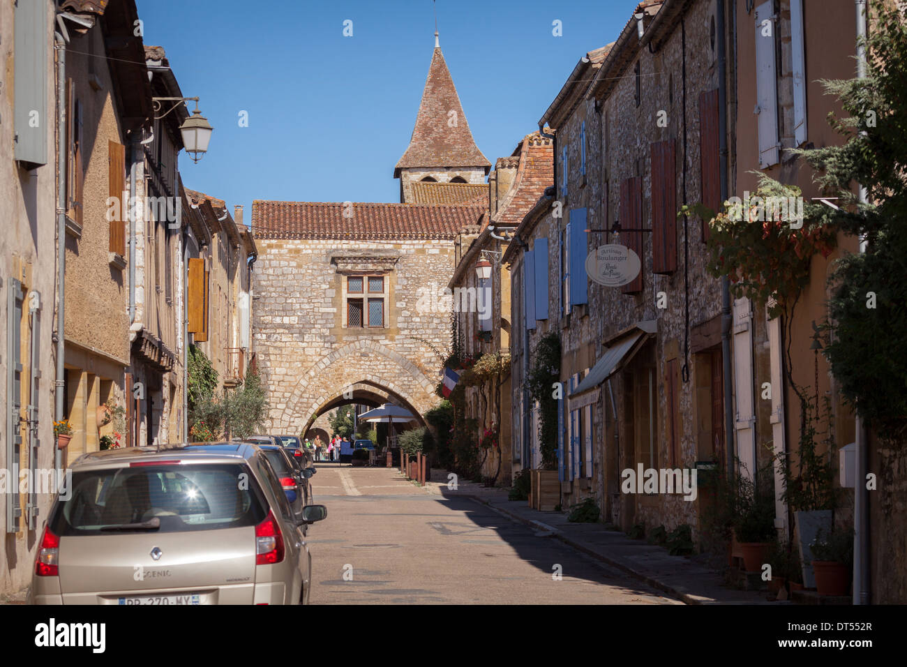 Monpazier, Dordogne, France, Europe. Mur de la ville magnifique porte. Banque D'Images