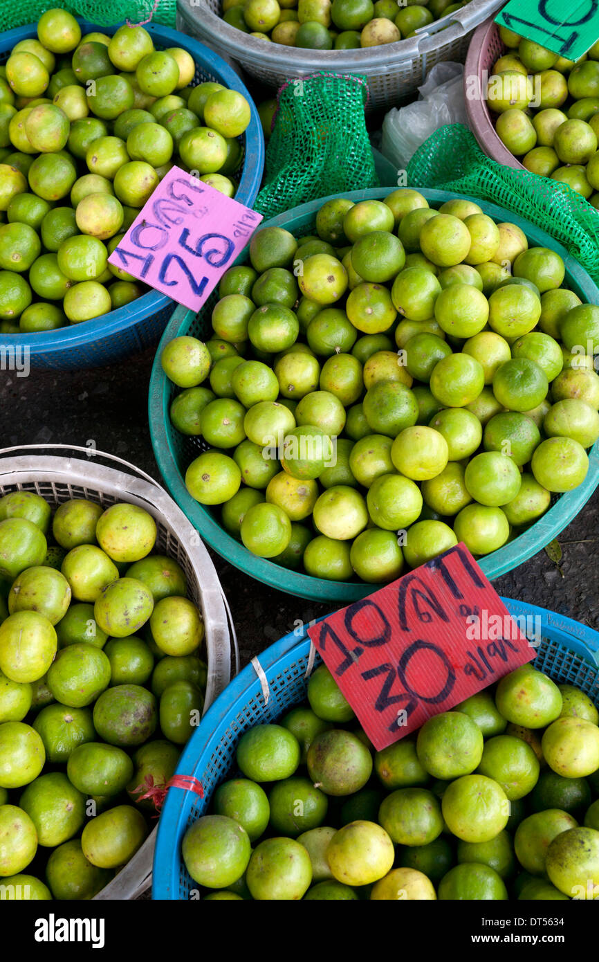 Limes en marché thaïlandais Banque D'Images