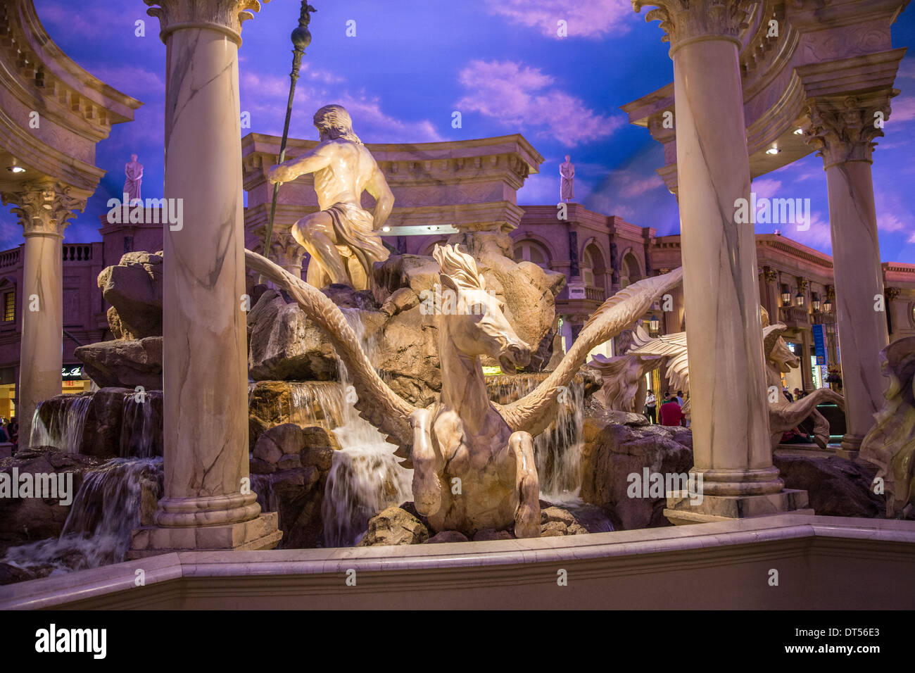 Pris à l'intérieur de statues Caesars Palace, Nevada, USA, statues romaines, Caesars Palace fontaine, fontaine et statues at Caesars Palace Banque D'Images