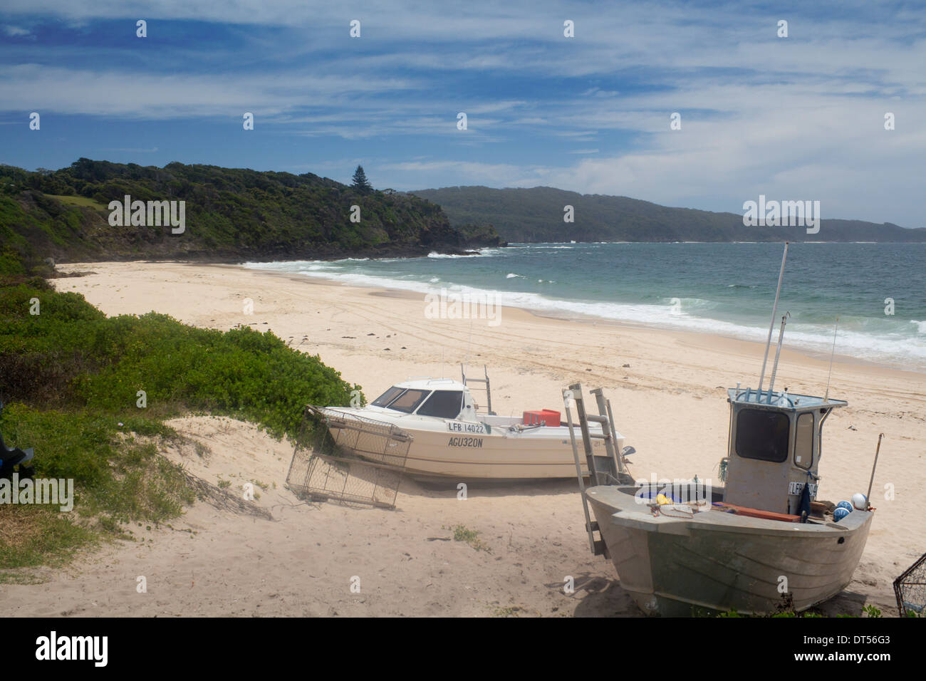 Voile Beach avec des bateaux en premier plan plage Seal Rocks NSW Australie Nouvelle Galles du Sud Banque D'Images