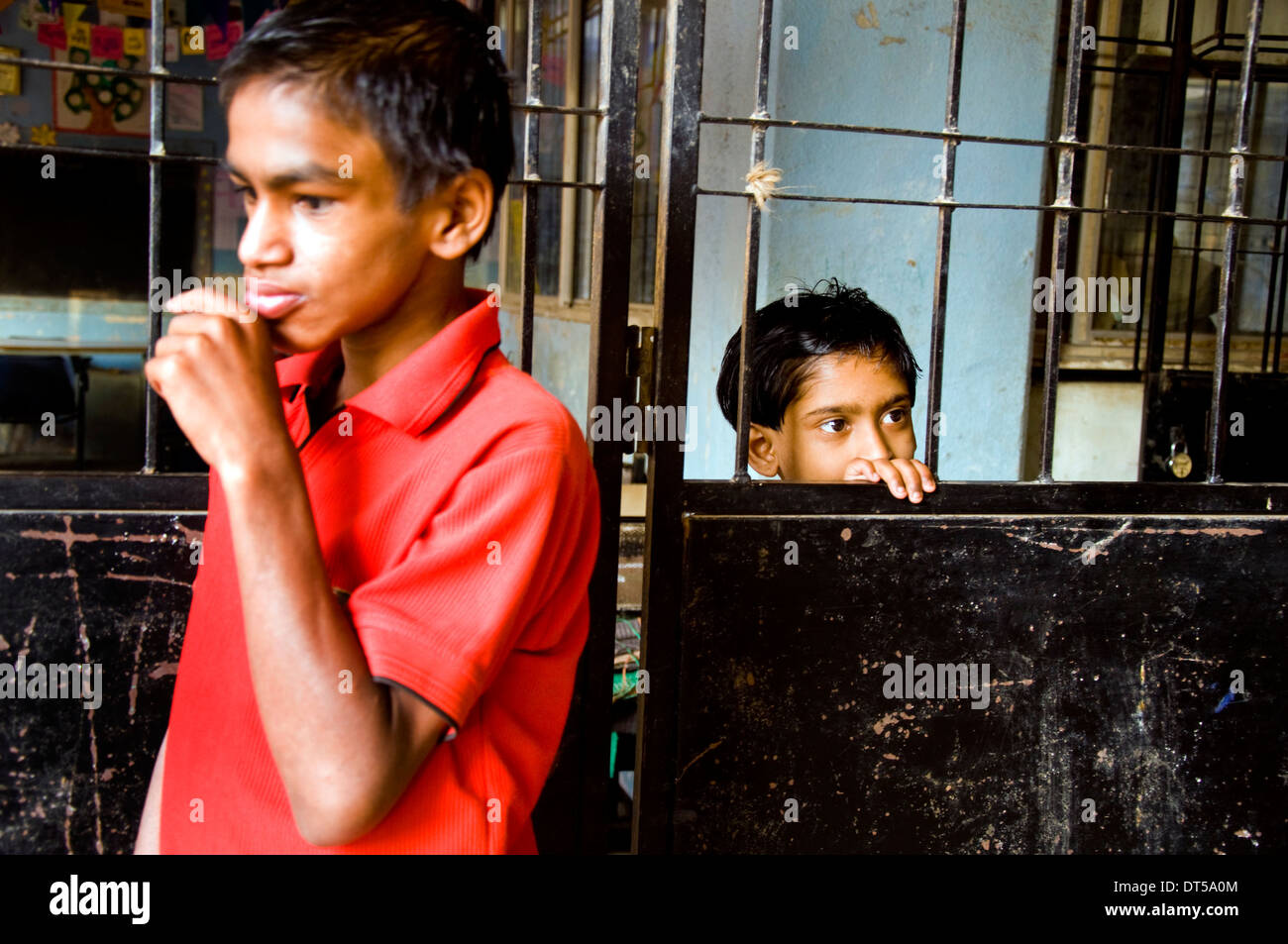 Les enfants VIH + dans un orphelinat à Pune en Inde. Leurs parents étaient morts de maladies provoquées par le sida tout en infecter leurs enfants. Banque D'Images