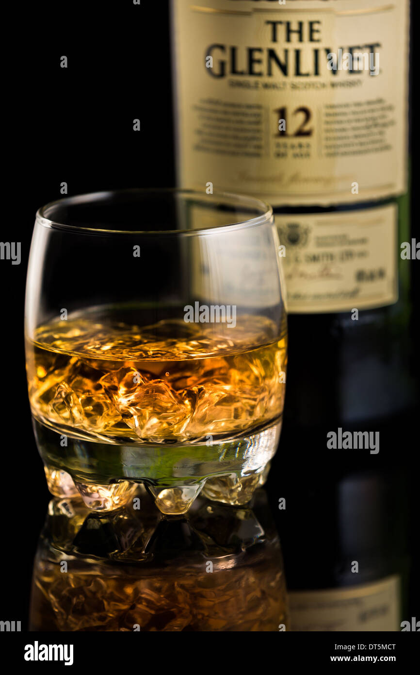 Un verre de The Glenlivet single malt scotch whisky. Banque D'Images