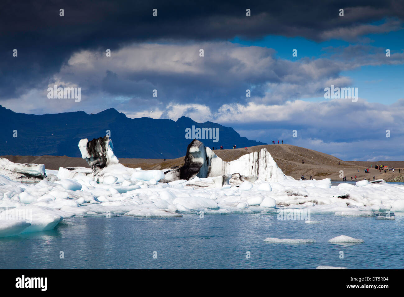 Menaces sur l'icebergs au lagon glaciaire Jökulsárlón,,, l'Islande Banque D'Images