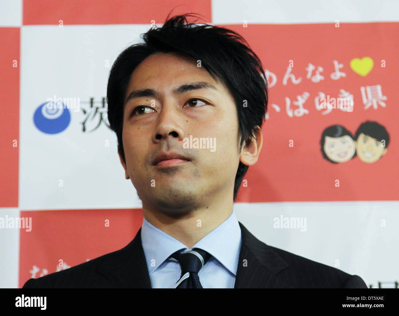 Mito, Japon. 10 fév, 2014. Secrétaire parlementaire quinquennal pour la reconstruction Shinjiro Koizumi Ibaraki visites gouverneur Masaru Hashimoto au bureau de la Préfecture de Ibaraki dans le 10 février 2014 à Ibaraki, Japon. © Koichi Kamoshida/Jana Press/ZUMAPRESS.com/Alamy Live News Banque D'Images