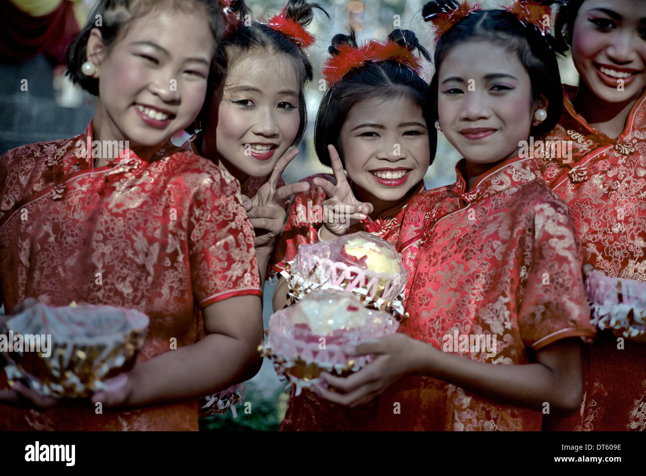 Nouvel an chinois jeunes filles thaïlandaises en costume traditionnel Pour le nouvel an chinois Banque D'Images