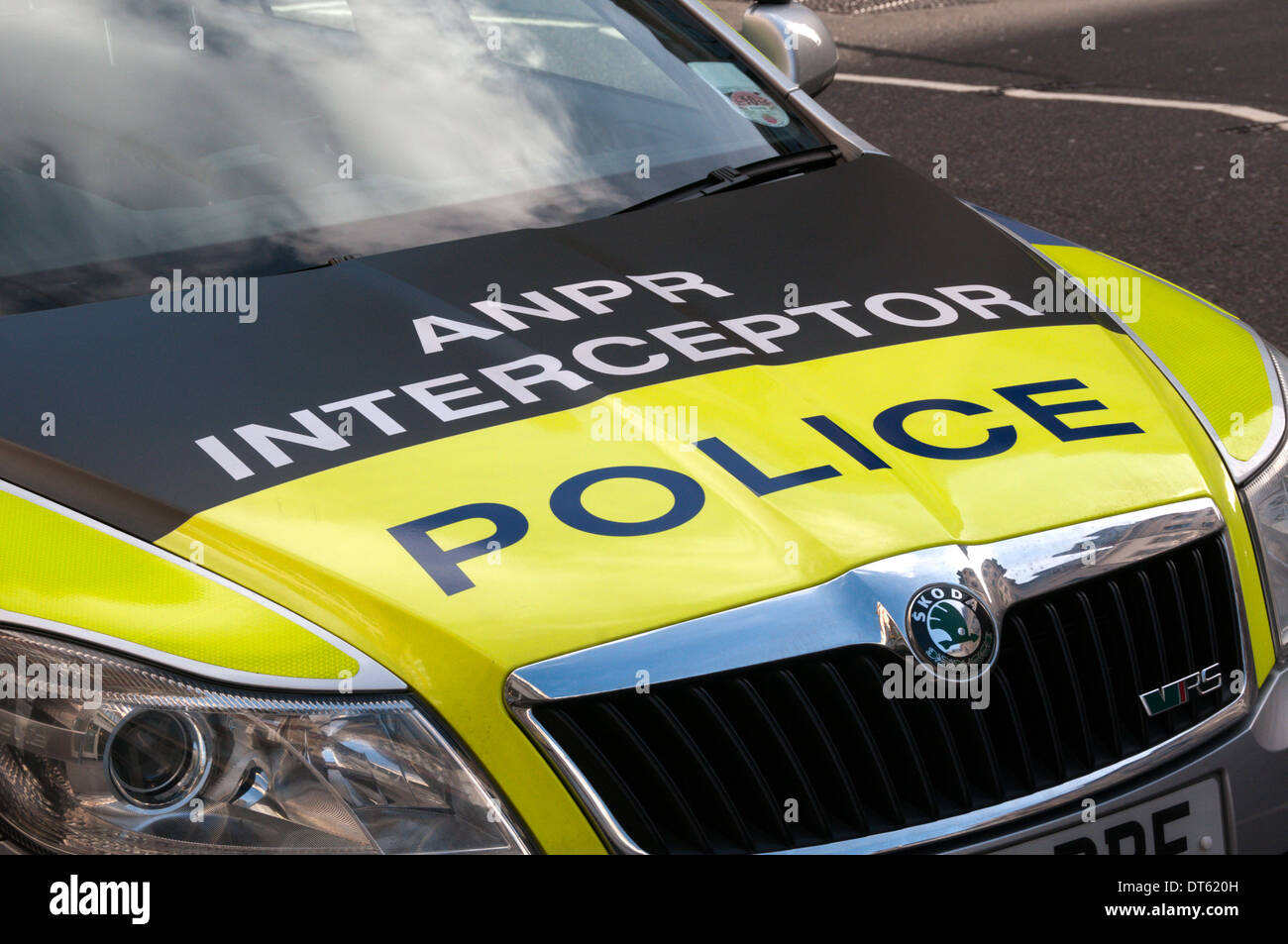 Marques sur une Metropolitan Police Skoda Octavia vRS voiture équipée avec reconnaissance automatique des plaques d'équipement. Banque D'Images
