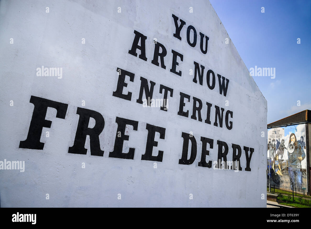 L'Irlande, Dublin, Bogside fresque nationaliste "Vous êtes maintenant dans Free Derry" sur l'ancien mur pignon. Banque D'Images