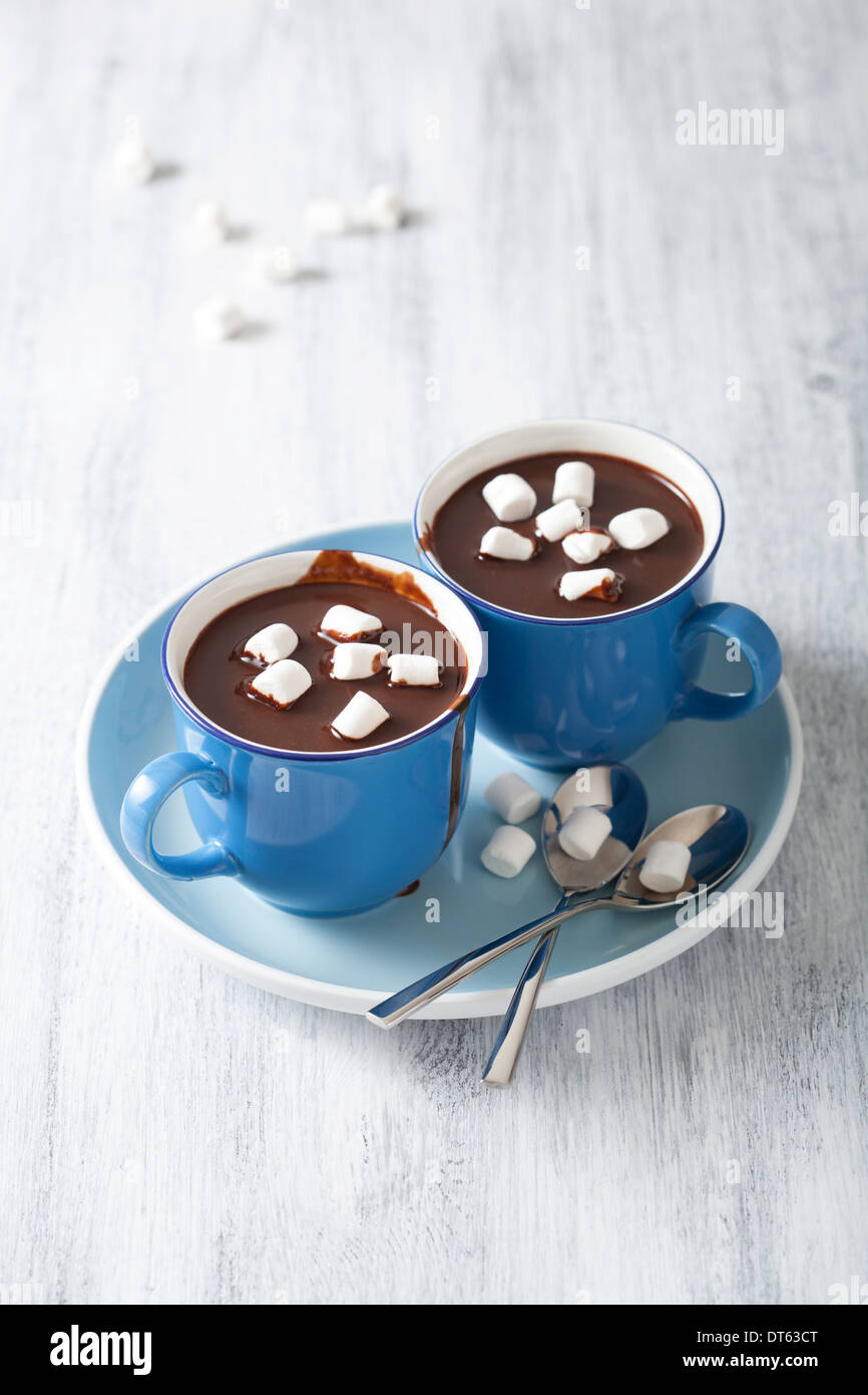 Chocolat chaud avec guimauves mini Banque D'Images