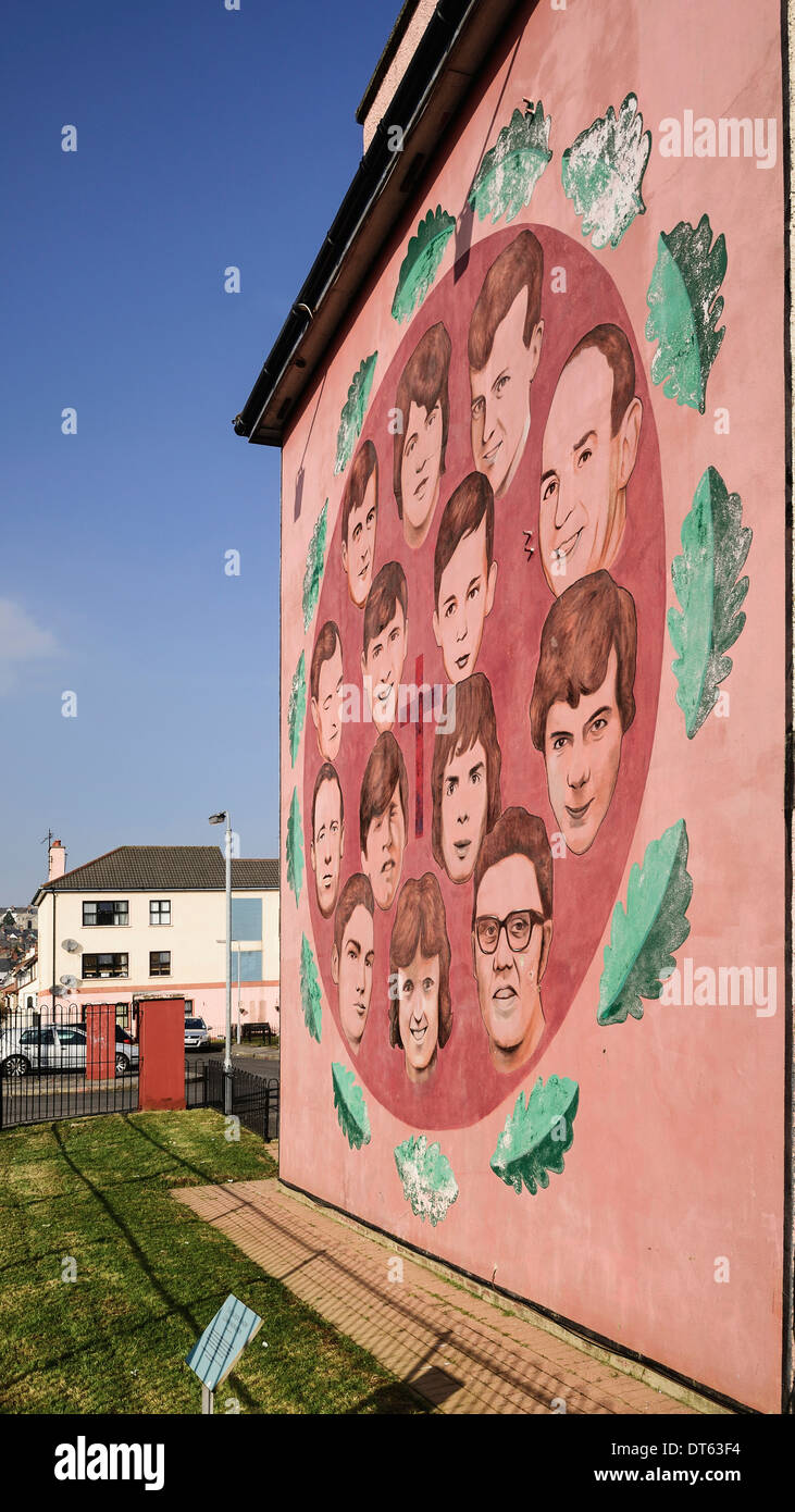 L'Irlande, Dublin, le People's Gallery série de peintures murales dans la fresque Bogside, connu sous le nom de Bloody Sunday victimes murale. Banque D'Images