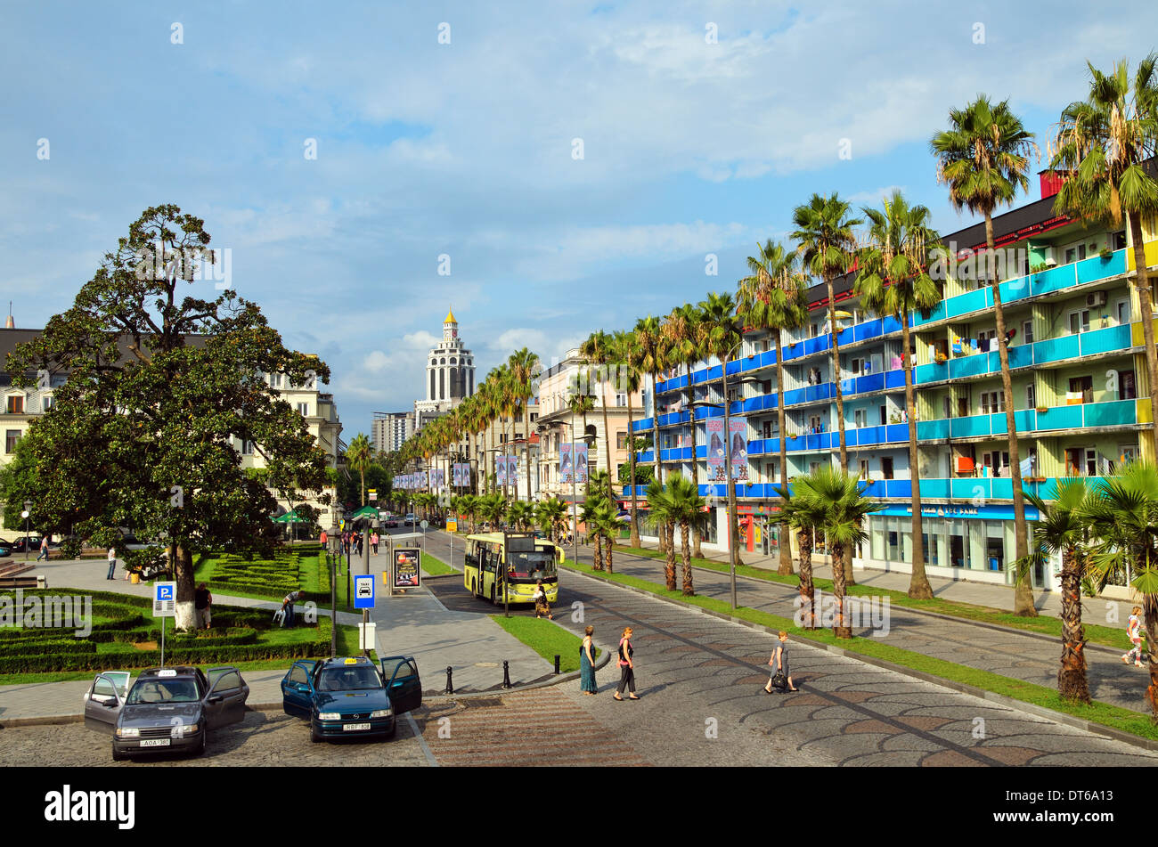 Vue de l'Avenue Rustaveli et Sheraton Hôtel conçu dans le style du grand phare à Alexandrie en Égypte, Batumi, Géorgie Banque D'Images