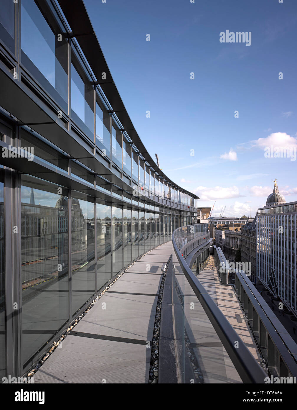 60 London, Londres, Royaume-Uni. Architecte : Kohn Pedersen Fox Associates (KPF), 2014. Vue extérieure à partir de la terrasse sur le leve Banque D'Images