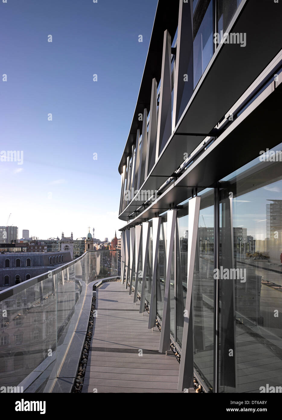 60 London, Londres, Royaume-Uni. Architecte : Kohn Pedersen Fox Associates (KPF), 2014. Vue extérieure à partir de la terrasse sur le leve Banque D'Images
