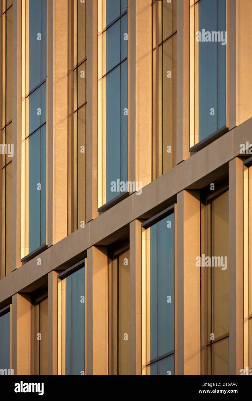 95 Wigmore Street, London, United Kingdom. Architecte : ORMS Architecture Design, 2013. Détail de la façade. Banque D'Images