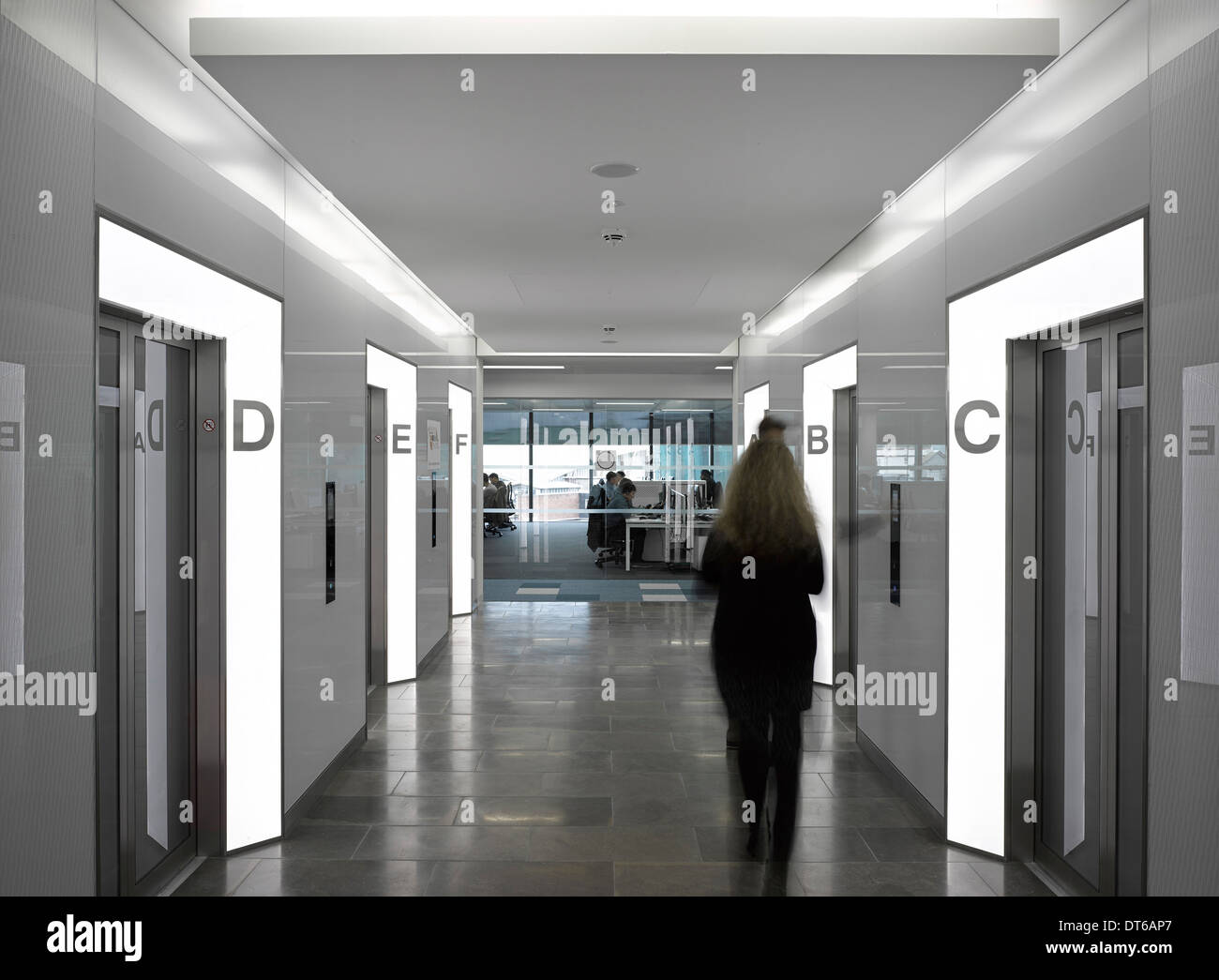 60 London, Londres, Royaume-Uni. Architecte : Kohn Pedersen Fox Associates (KPF), 2014. Hall de l'ascenseur au 3ème étage. Banque D'Images