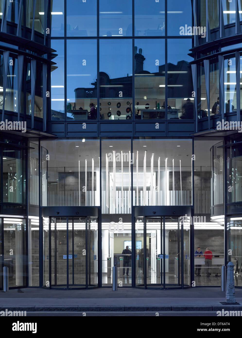 60 London, Londres, Royaume-Uni. Architecte : Kohn Pedersen Fox Associates (KPF), 2014. Vue extérieure vers l'entrée. Banque D'Images