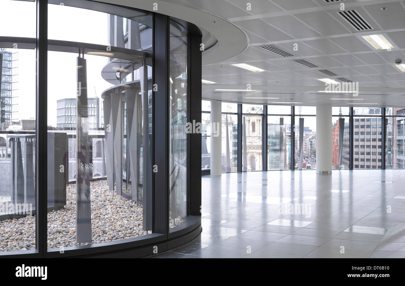 60 London, Londres, Royaume-Uni. Architecte : Kohn Pedersen Fox Associates (KPF), 2014. Plaque de plancher de bureau typique sur la région de leve Banque D'Images