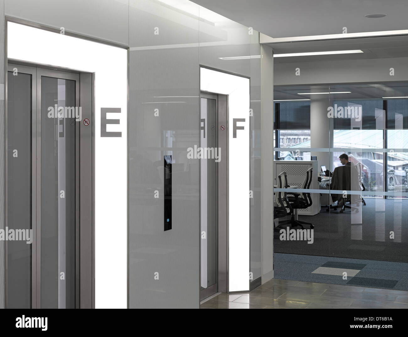 60 London, Londres, Royaume-Uni. Architecte : Kohn Pedersen Fox Associates (KPF), 2014. Hall de l'ascenseur au 3ème étage. Banque D'Images