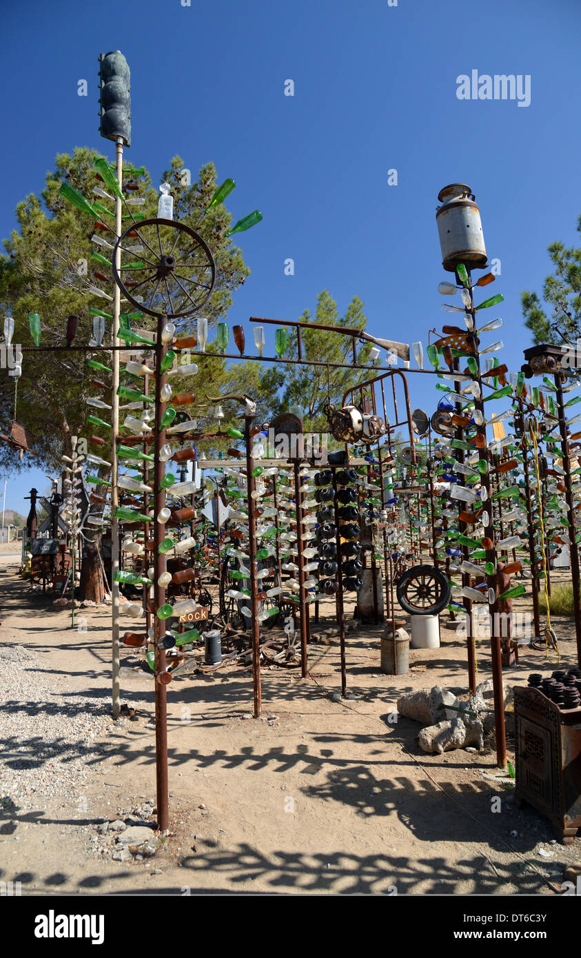 Elmer's Bottle Tree Ranch depuis longtemps une Route 66 monument à Mojave County, Californie Banque D'Images