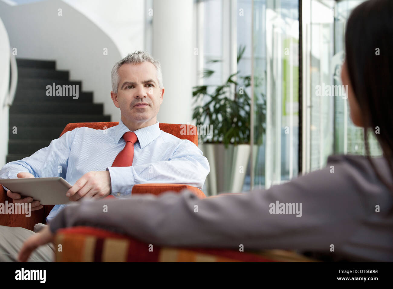 Businessman holding interview in office Banque D'Images