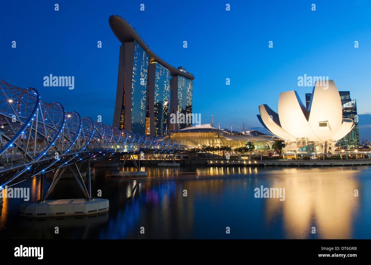 L'Hôtel Sands, le Musée ArtScience et l'Helix Bridge, Singapour Banque D'Images