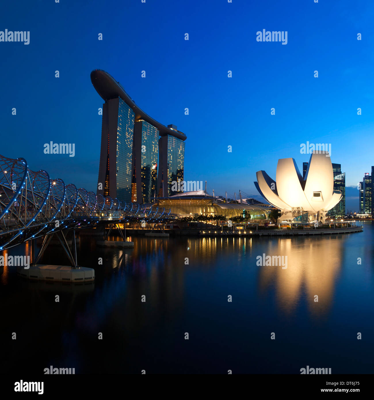 L'Hôtel Sands, le Musée ArtScience et l'Helix Bridge, Singapour Banque D'Images