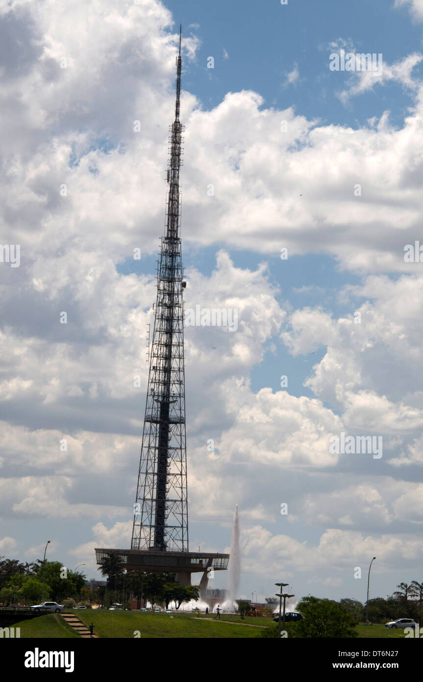 La tour de télévision de Brasilia, Brésil et est la plus haute tour en Amérique latine Banque D'Images