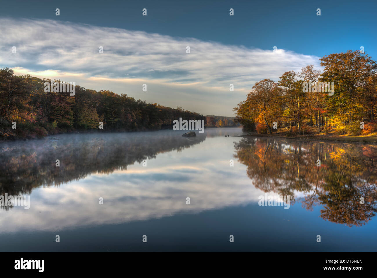 L'automne à Harriman State Park, État de New York par le lac Banque D'Images