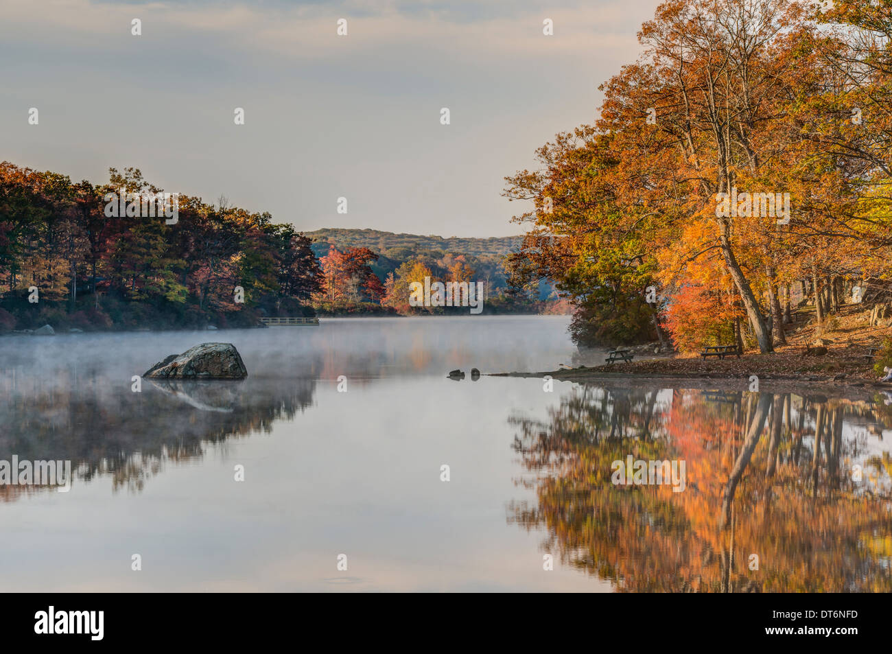 L'automne à Harriman State Park, État de New York par le lac Banque D'Images