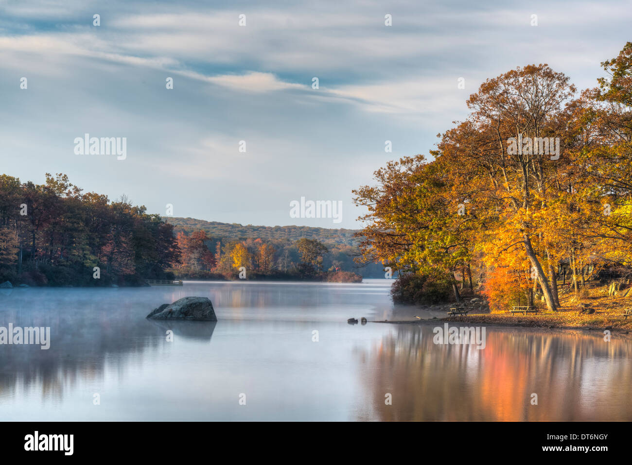 L'automne à Harriman State Park, État de New York par le lac Banque D'Images