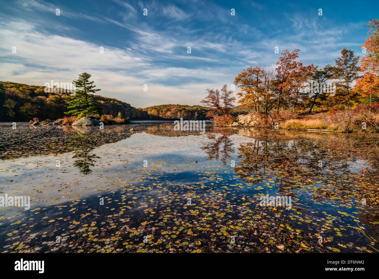 L'automne à Harriman State Park, État de New York par le lac Banque D'Images