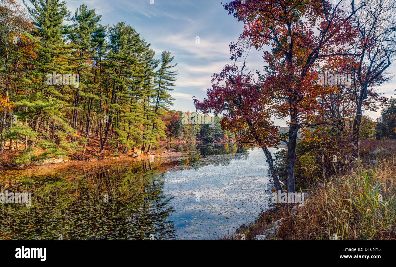 L'automne à Harriman State Park, État de New York par le lac Banque D'Images