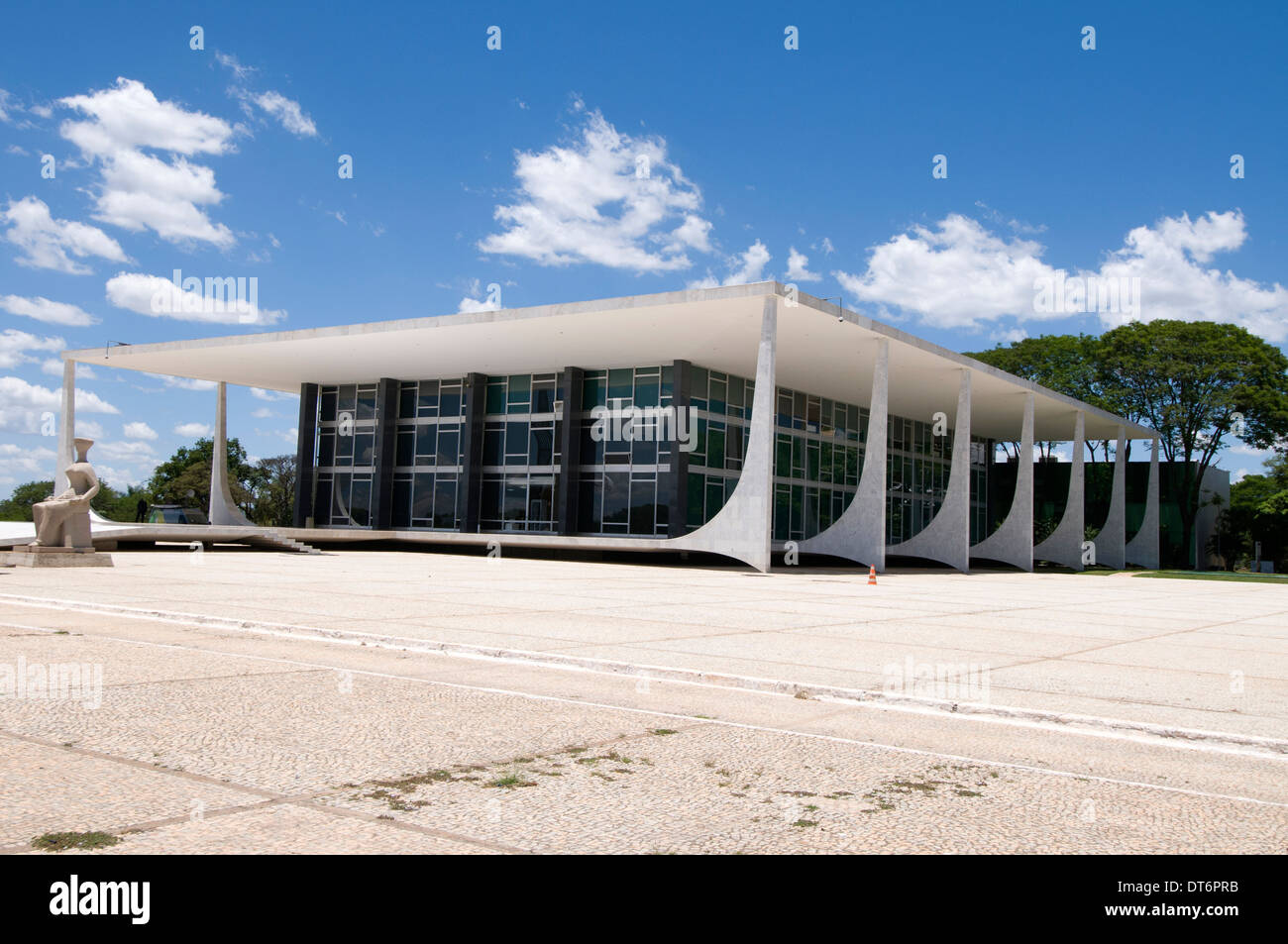 La Cour fédérale suprême du Brésil, (Supremo Tribunal fédéral) sur la place du pouvoir trois Praca dos Tres Poderes) à Brasilia, Brésil. Banque D'Images