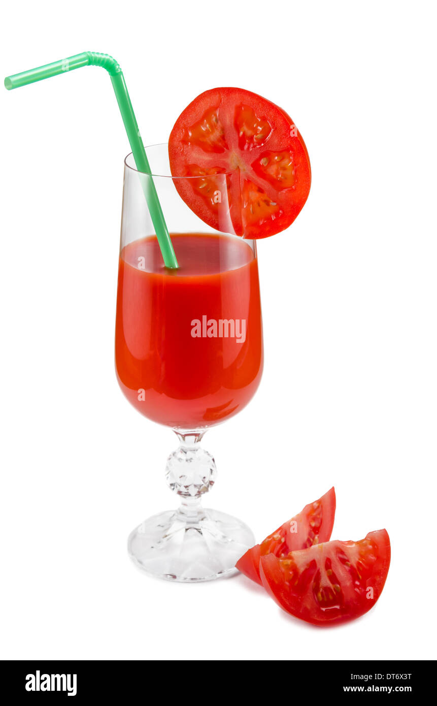 Verre de jus de tomates d'isolés de paille Banque D'Images