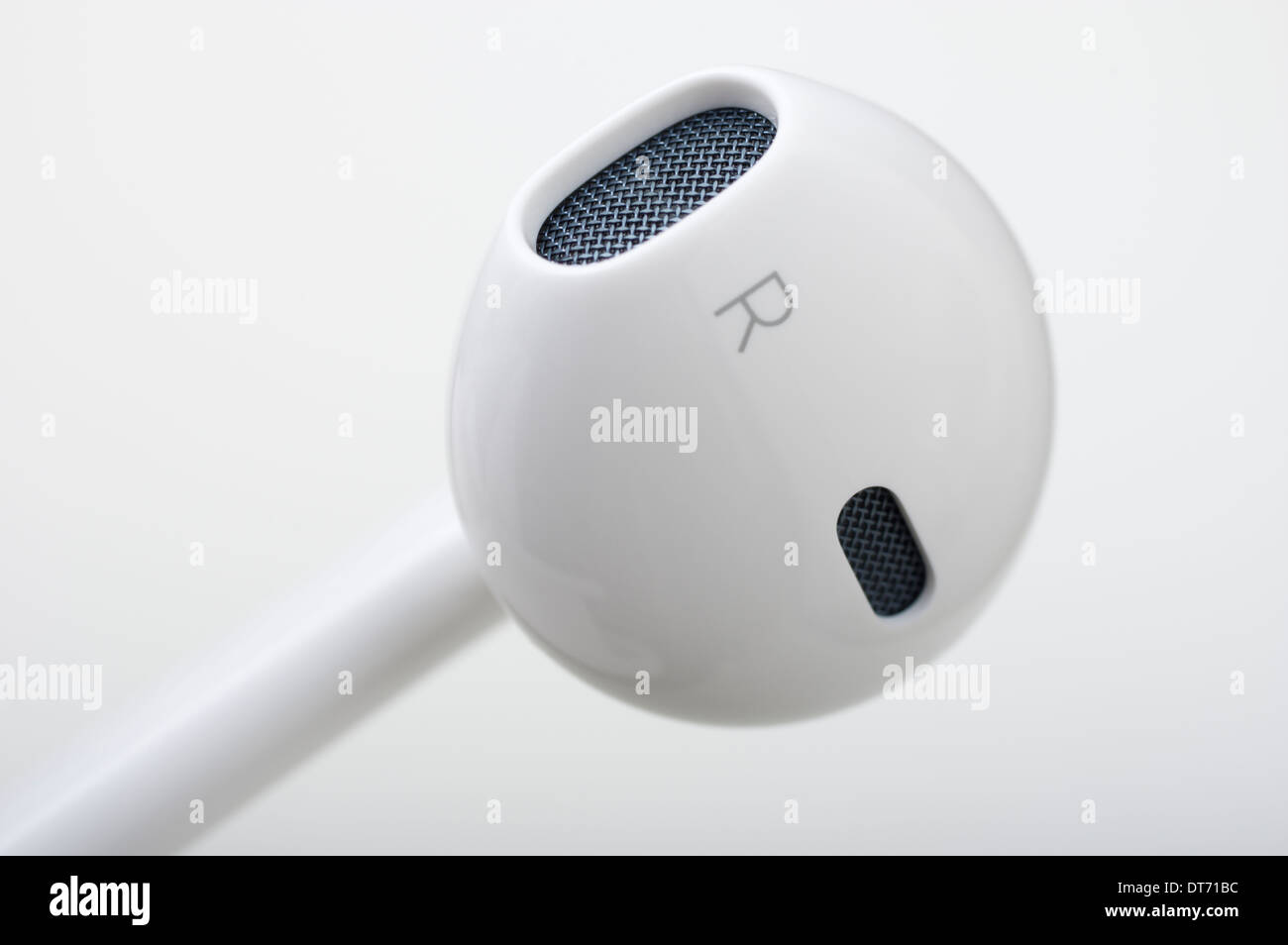 Écouteurs Apple EarPods ( nouveaux écouteurs blanc iconique) Banque D'Images