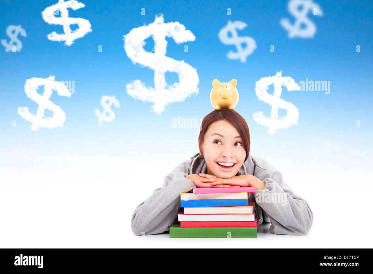 Jeune étudiant de penser à gagner de l'argent avec des livres et de l'argent nuage Banque D'Images