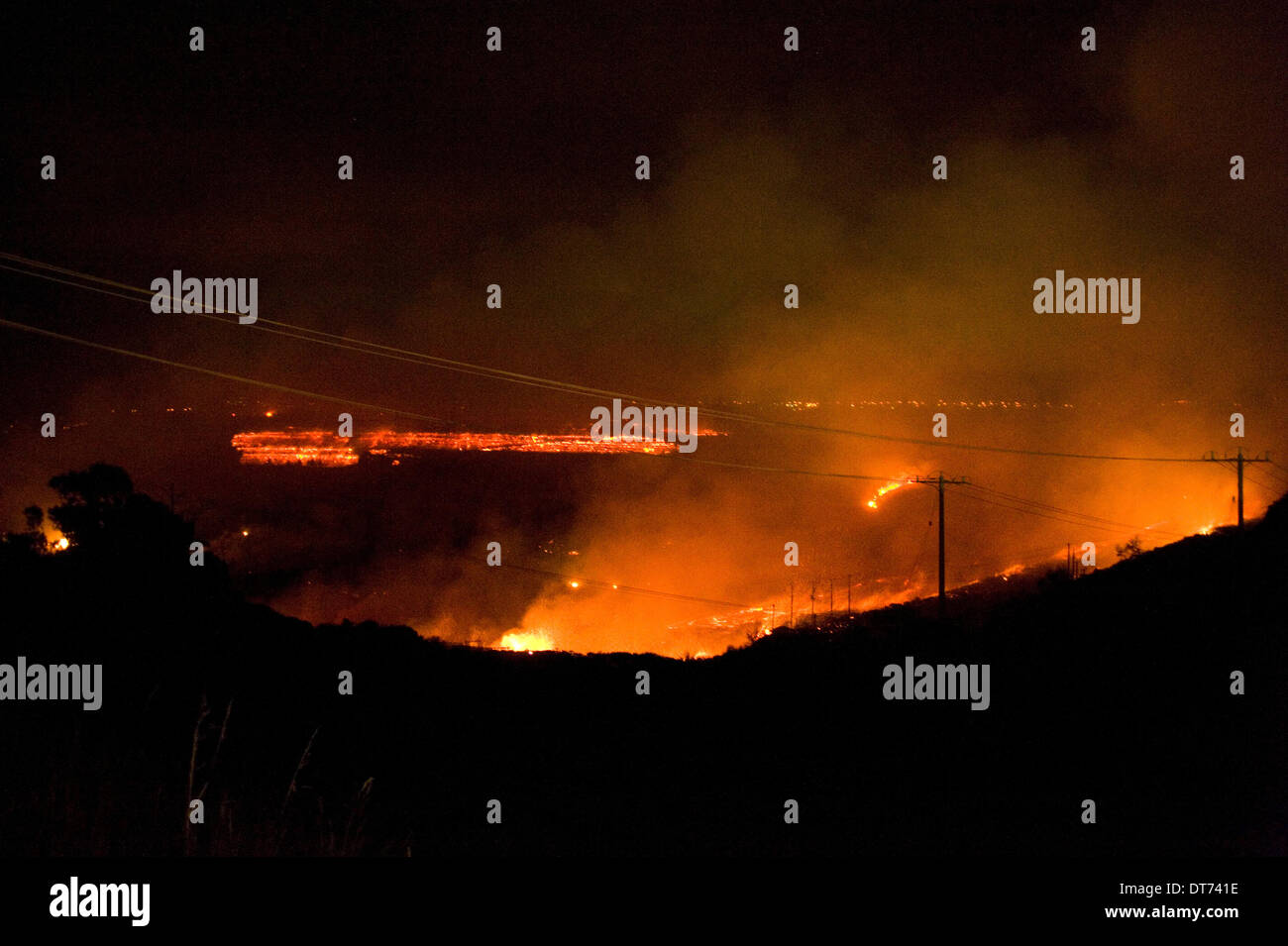 Morewell, Victoria, Australie. 9 février 2014. Mine de charbon à ciel ouvert d'Hazelwood feu près de Morewell Australie Victoria Brown coal mine à ciel ouvert d'touchés par les récents incendies de brousse Buring hors de contrôle et devrait pas brûler pendant des semaines de : Doug steley/Alamy Live News Banque D'Images