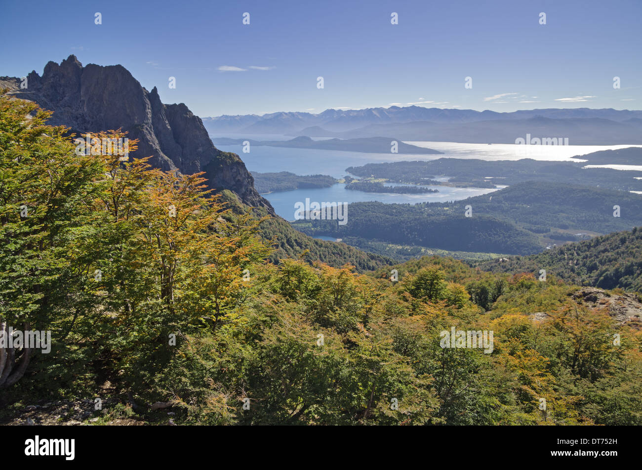 Refugio Lopez donnent sur vue sur lacs et montagnes près de Bariloche Argentine Banque D'Images