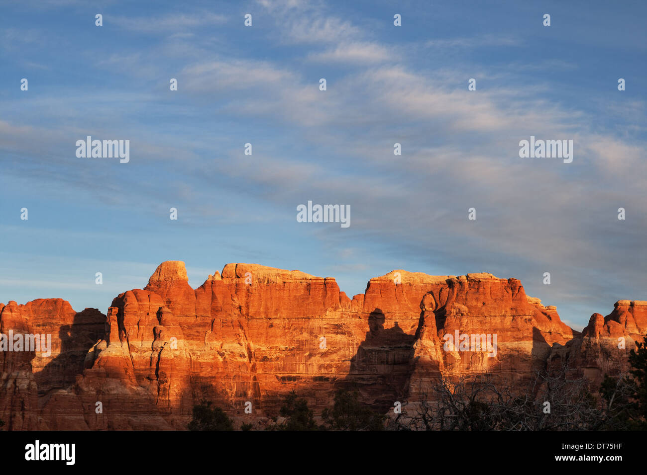 Canyonlands rouge paysage de grès éclairées à la lumière du matin Banque D'Images